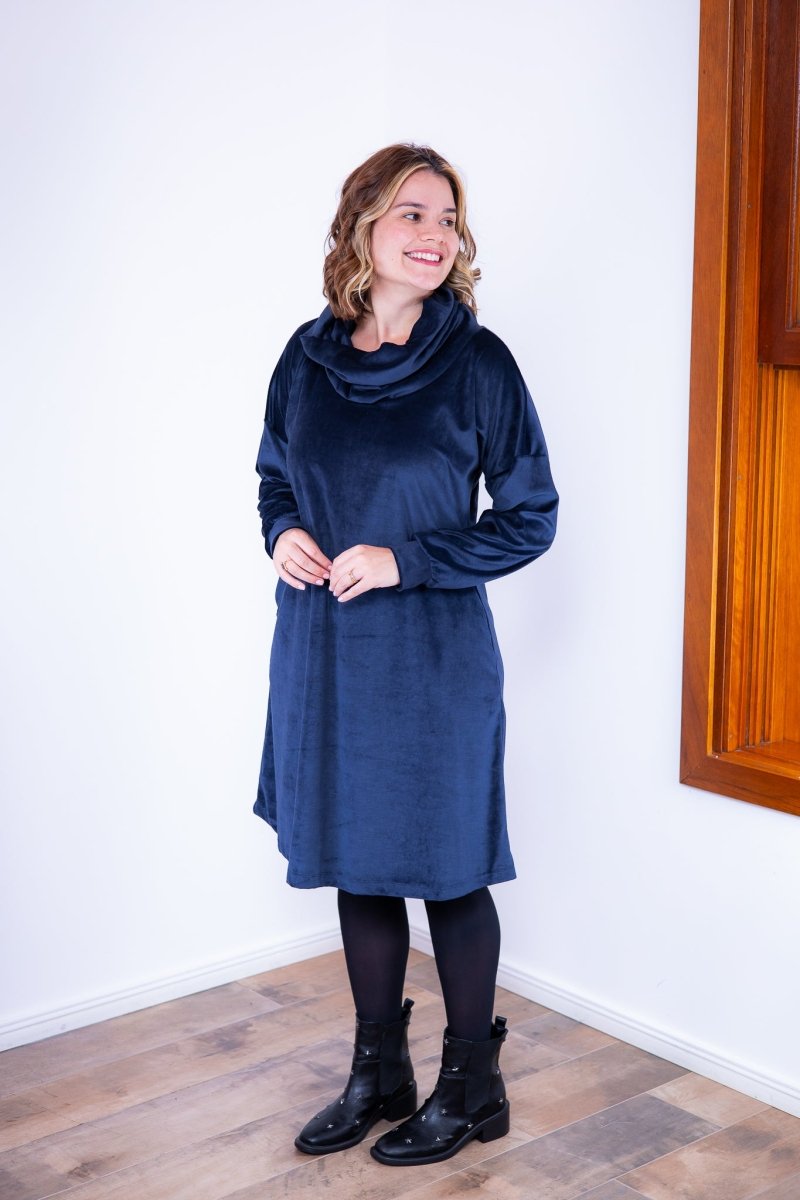 Vestido Beatriz - Midi com Gola Boba e Manga Longa em Plush - Naguirre Shop