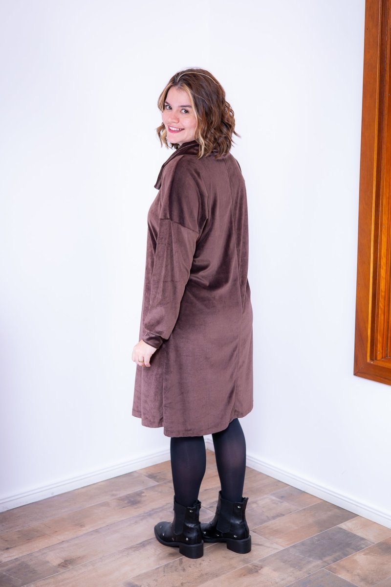Vestido Beatriz - Midi com Gola Boba e Manga Longa em Plush - Naguirre Shop