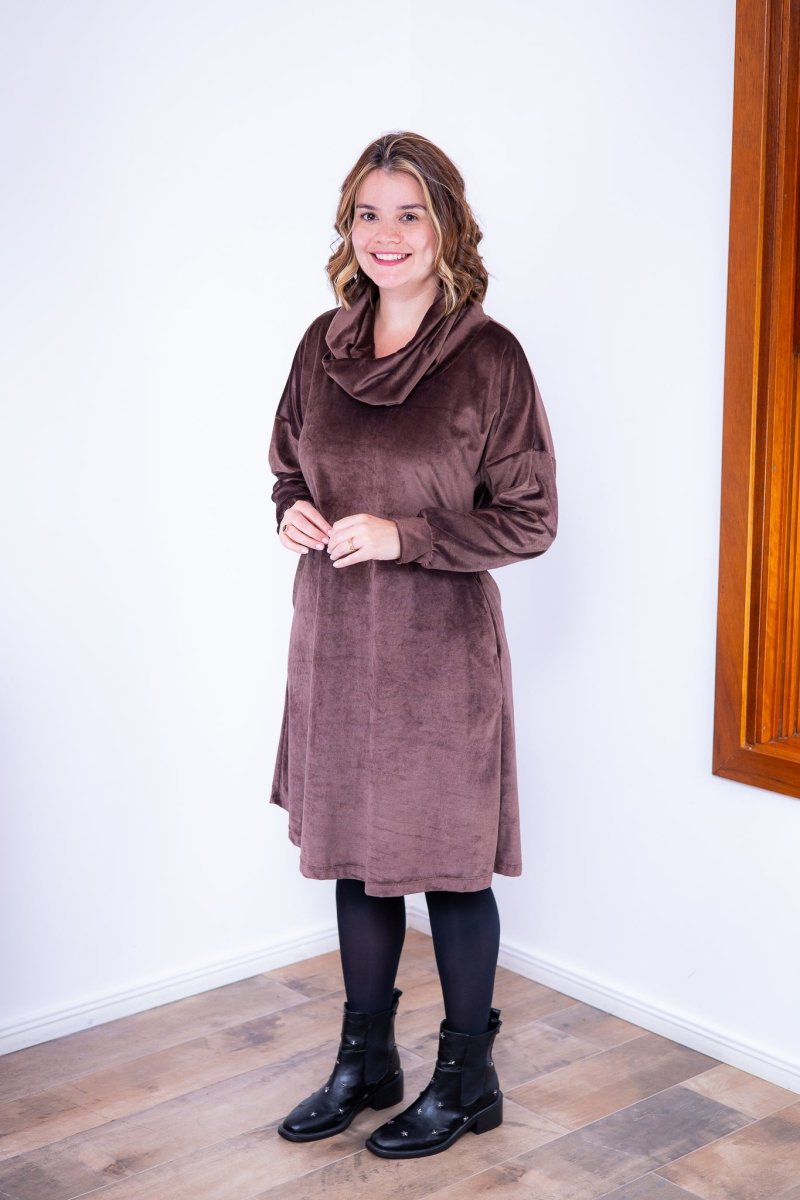 Vestido Beatriz - Midi com Gola Boba e Manga Longa em Plush - Naguirre Shop