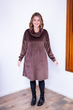 Vestido Beatriz - Midi com Gola Boba e Manga Longa em Plush - Naguirre Shop