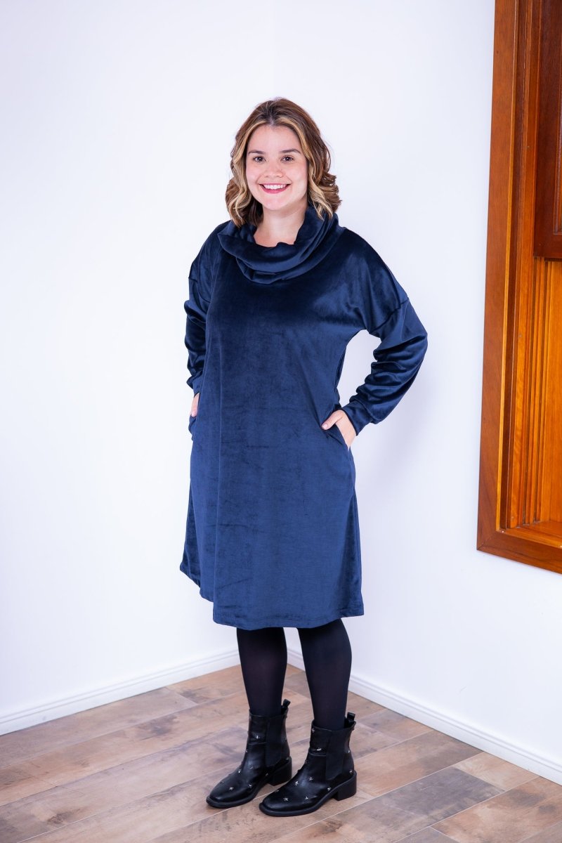 Vestido Beatriz - Midi com Gola Boba e Manga Longa em Plush - Naguirre Shop