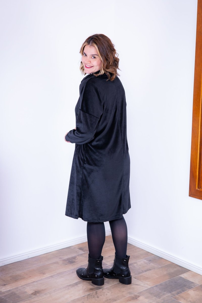 Vestido Beatriz - Midi com Gola Boba e Manga Longa em Plush - Naguirre Shop
