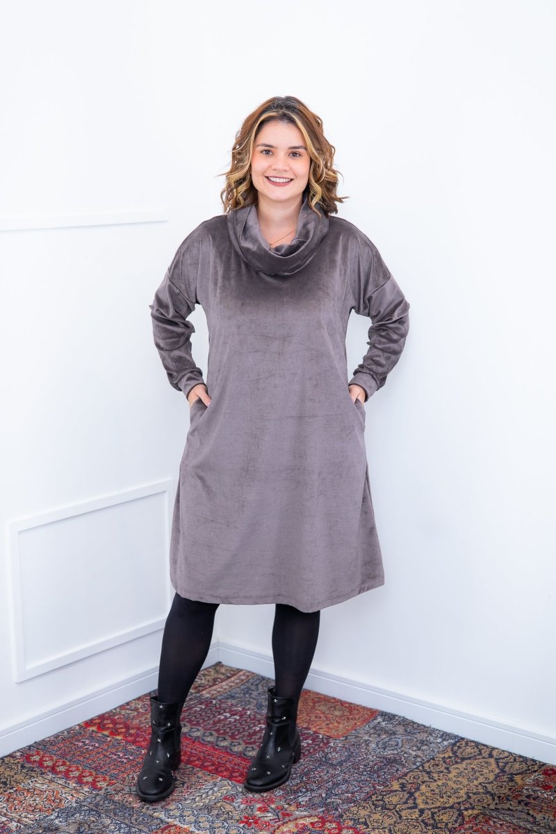 Vestido Beatriz - Midi com Gola Boba e Manga Longa em Plush - Naguirre Shop