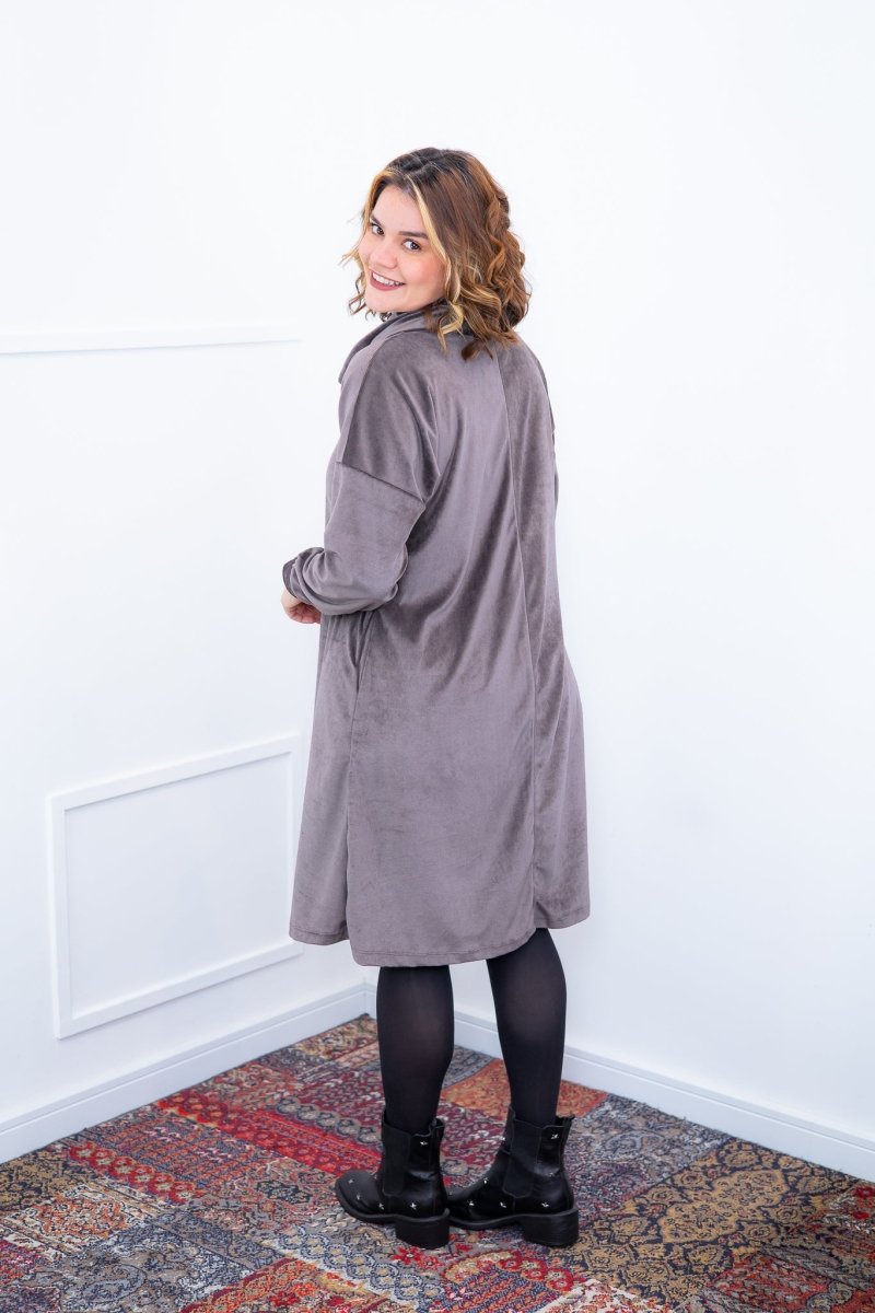 Vestido Beatriz - Midi com Gola Boba e Manga Longa em Plush - Naguirre Shop