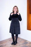 Vestido Beatriz - Midi com Gola Boba e Manga Longa em Plush - Naguirre Shop