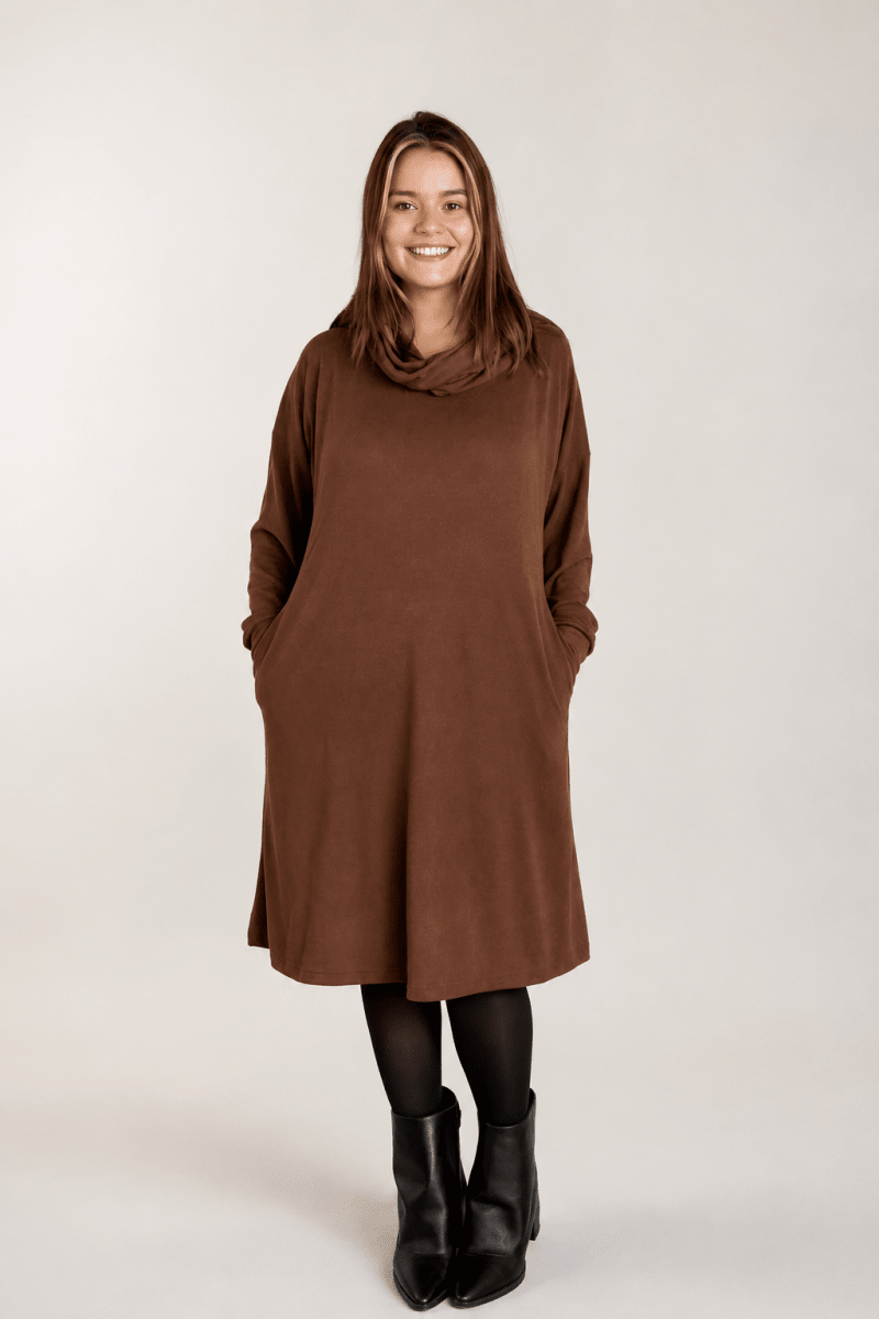 Vestido Bianca – Manga Longa com Gola Boba e Bolsos em Lãzinha Premium - Naguirre Shop