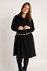 Vestido Bianca – Manga Longa com Gola Boba e Bolsos em Lãzinha Premium - Naguirre Shop