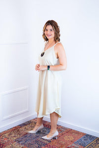 Vestido Dandara - Midi de Alça Decote V em Linho Light - Naguirre Shop