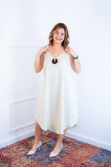 Vestido Dandara - Midi de Alça Decote V em Linho Light - Naguirre Shop