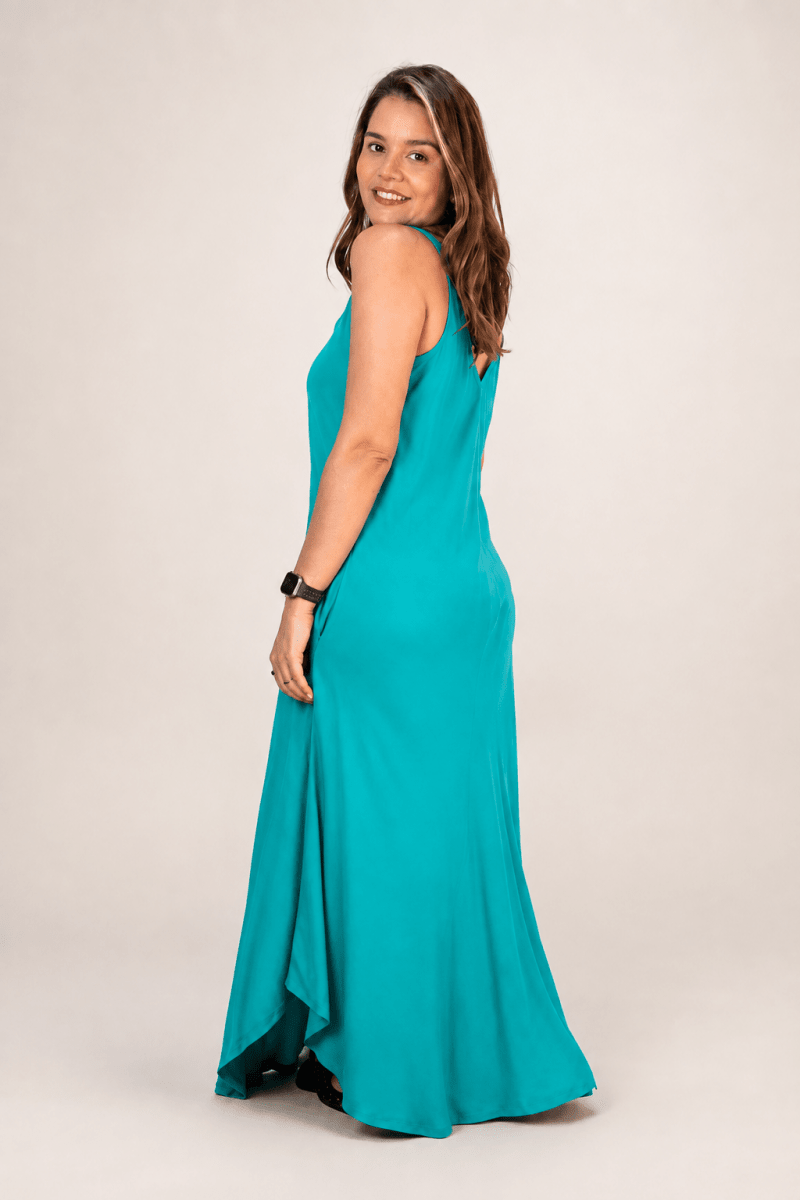 Vestido Fluido em Viscose Natural Evasê com Alças Marrocos Liso - Naguirre Shop