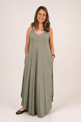 Vestido Fluido em Viscose Natural Evasê com Alças Marrocos Liso - Naguirre Shop
