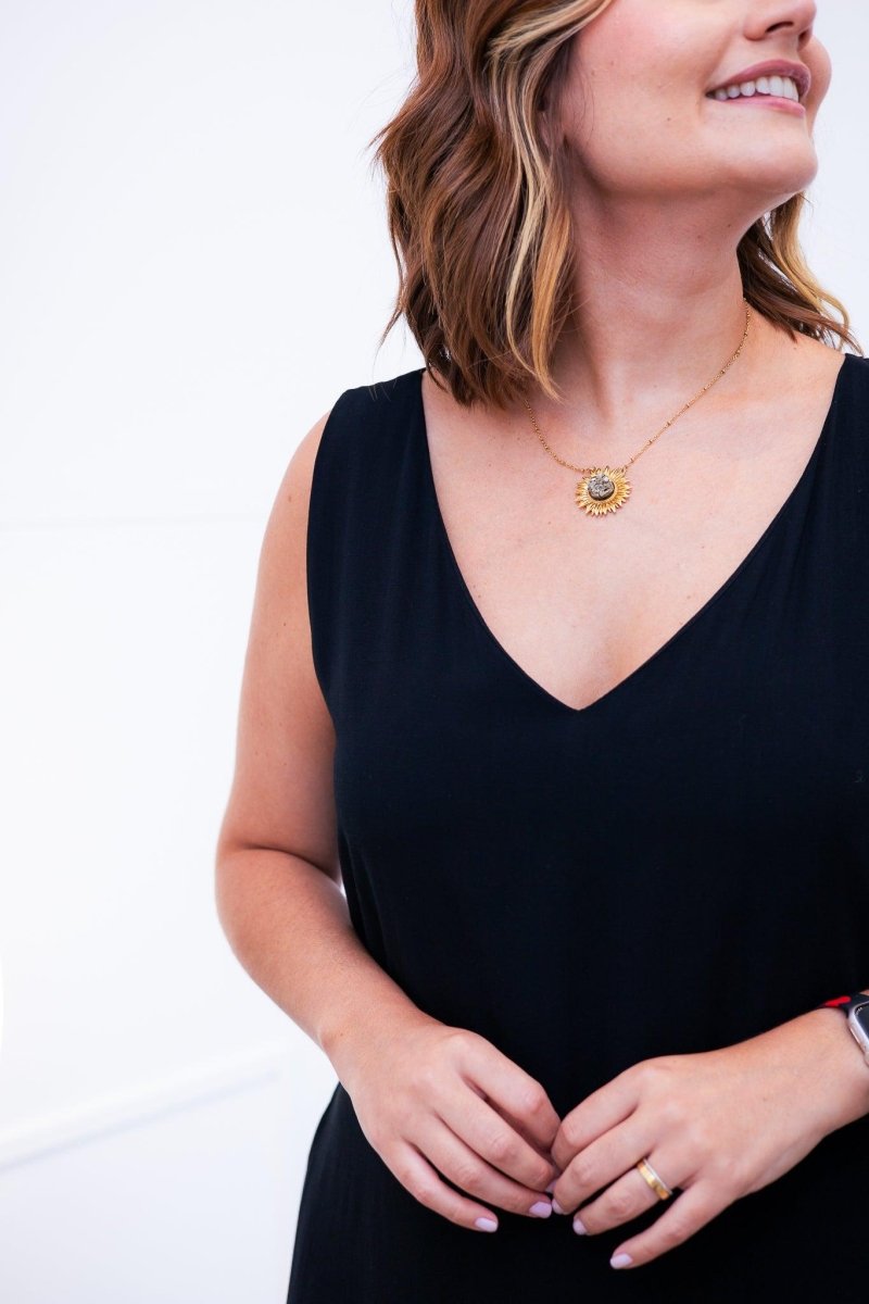 Vestido Gabriela - Regata Longuete com Decote V em Viscolinho - Naguirre Shop