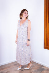 Vestido Gabriela - Regata Longuete com Decote V em Viscolinho - Naguirre Shop