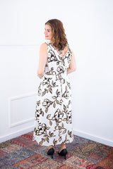 Vestido Gabriela - Regata Longuete com Decote V em Viscolinho - Naguirre Shop