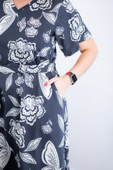 Vestido Letícia – Midi com Gola V em Malha Confort Deluxe - Naguirre Shop
