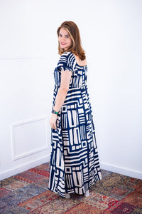Vestido Longo Cecília – Manga Ciganinha em Viscolinho com Bolsos Laterais - Naguirre Shop