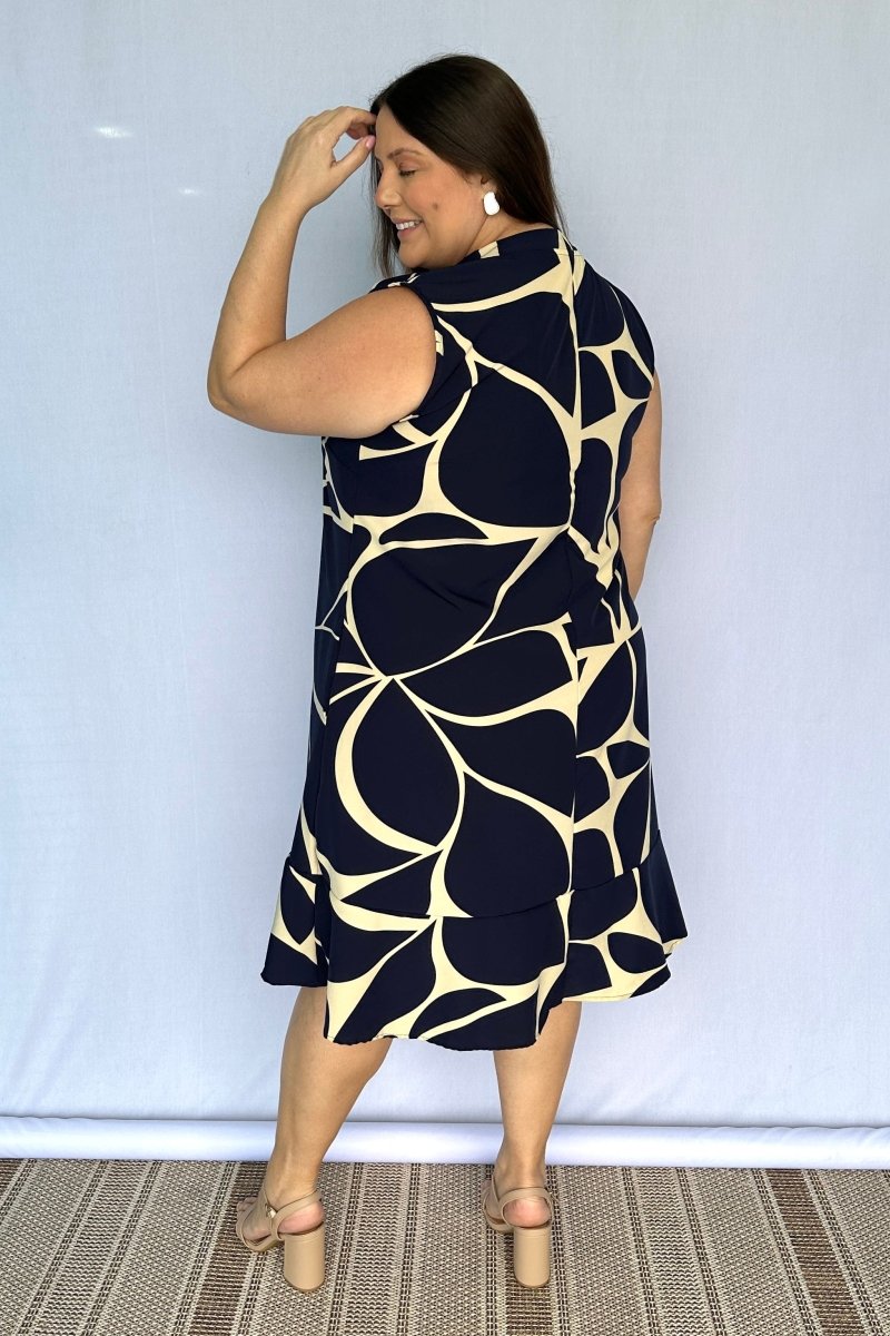 Vestido Luana – Evasê com Gola Padre e Bolsos em Crepe - Naguirre Shop