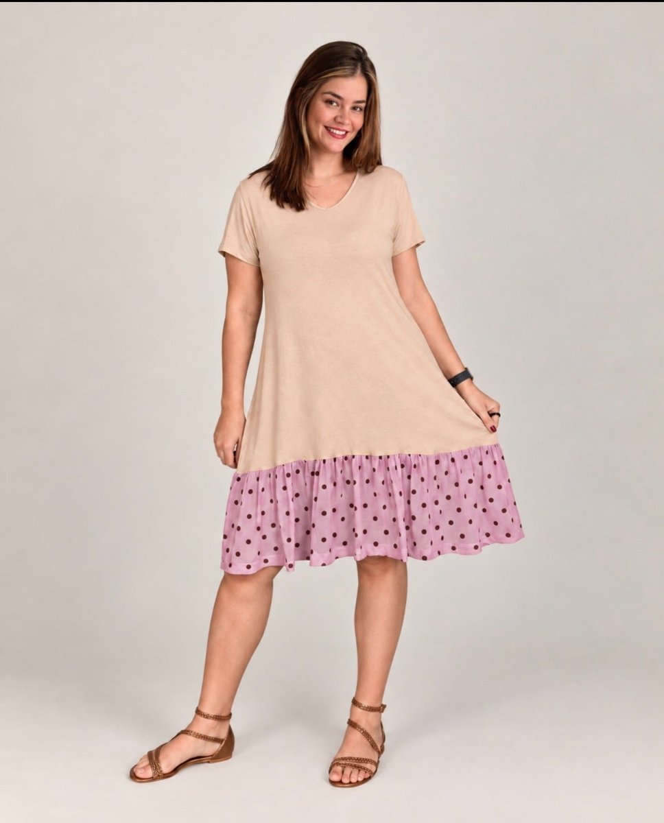 Vestido Mademoiselle com barrado de tule, vista frontal — Poá Rosa.