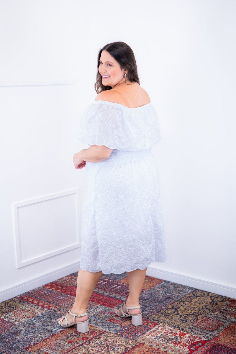 Vestido Nathalia – Midi em Laise Premium com Decote Ombro a Ombro - Naguirre Shop