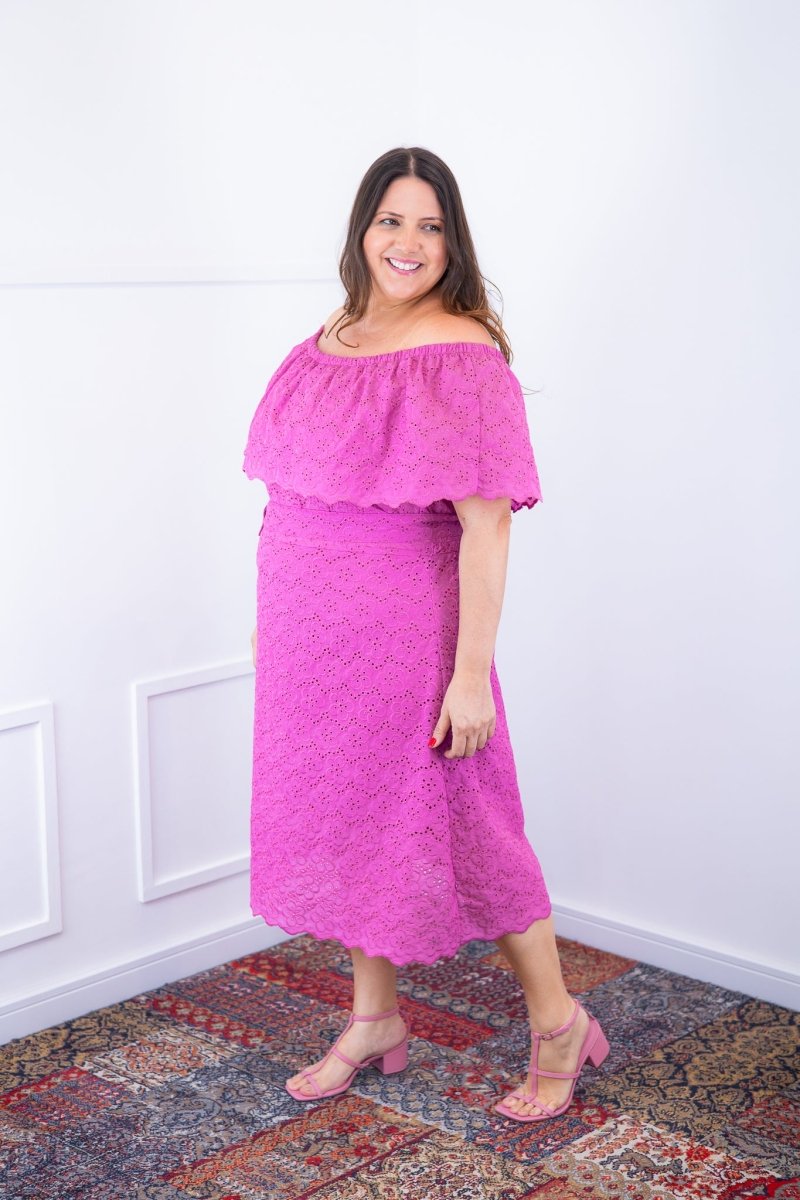 Vestido Nathalia – Midi em Laise Premium com Decote Ombro a Ombro - Naguirre Shop