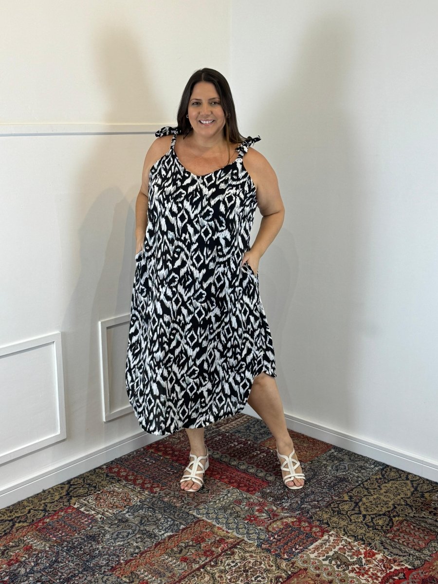 Vestido Paty – Decote Redondo e Alças Ajustáveis em Crepe - Naguirre Shop