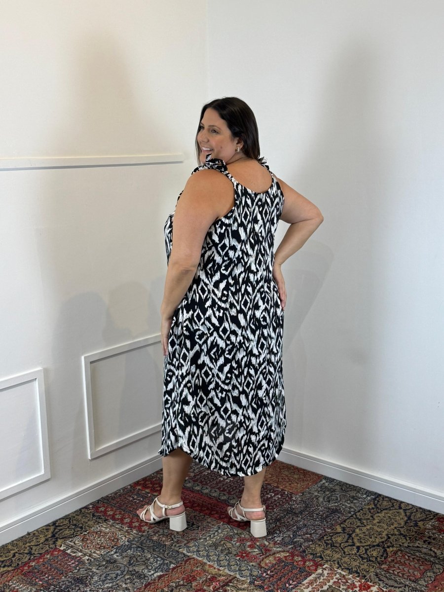 Vestido Paty – Decote Redondo e Alças Ajustáveis em Crepe - Naguirre Shop