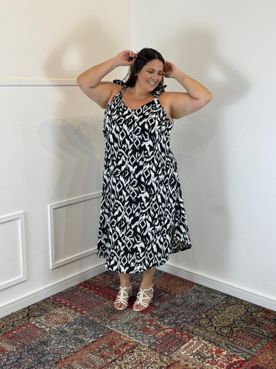 Vestido Paty – Decote Redondo e Alças Ajustáveis em Crepe - Naguirre Shop