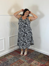 Vestido Paty – Decote Redondo e Alças Ajustáveis em Crepe - Naguirre Shop
