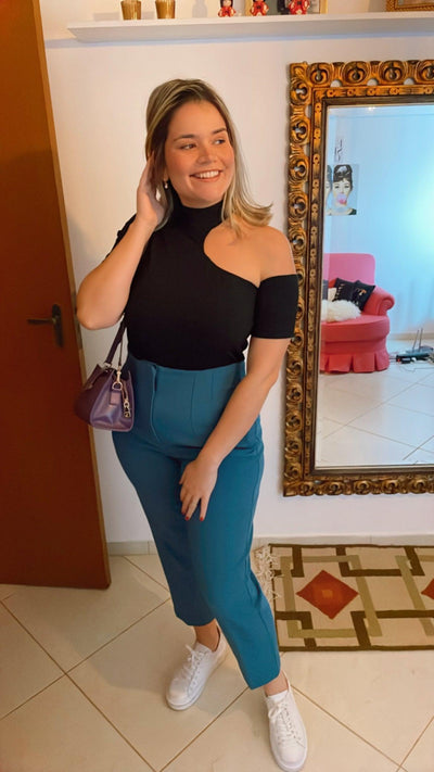 Blusa Antonela - Com Recortes nos Ombros - Malha Canelada