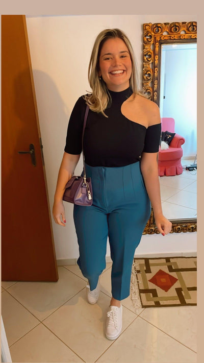 Blusa Antonela - Com Recortes nos Ombros - Malha Canelada